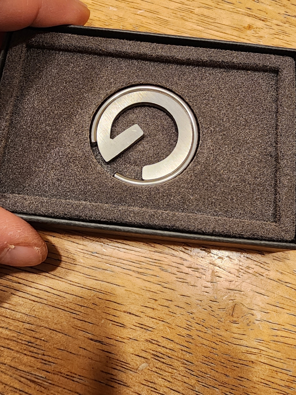 Gucci G Logo Bookmark - Picture 6 of 6
